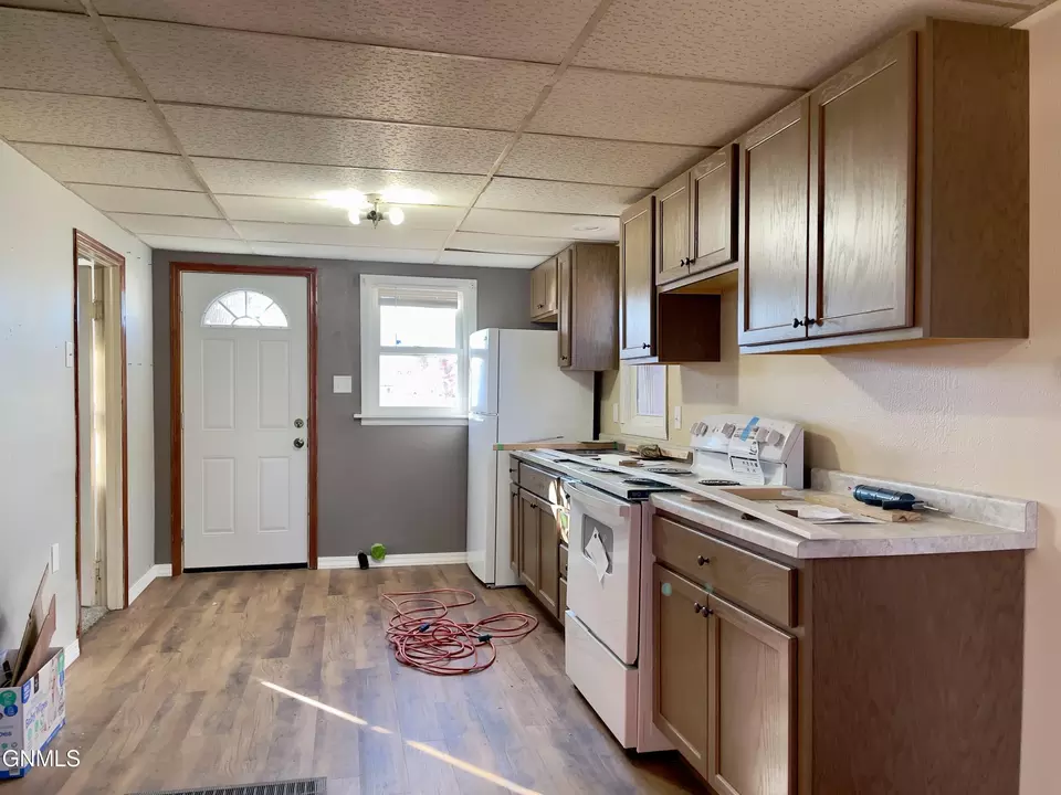  1303 2nd St SW, Mandan, ND 58554 photo 2
