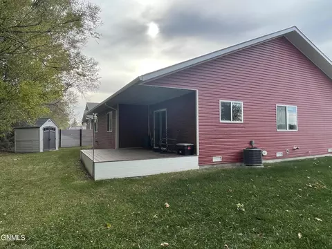 313 7th Ave NW, Sidney, MT 59270 photo 3