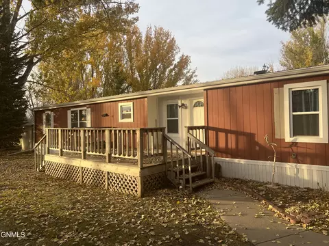 420 Cambridge Dr, Bismarck, ND 58504