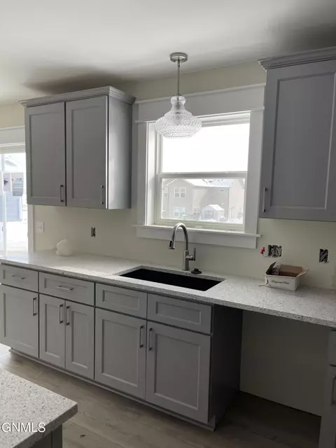 3010 28th Ave W, Williston, ND 58801 photo 8