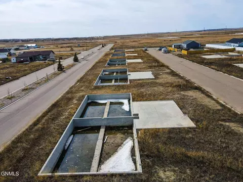 12324 Rainbow Loop, Epping, ND 58843 photo 2
