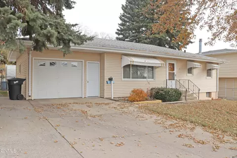 539 Gary Ave, Bismarck, ND 58501 photo 1