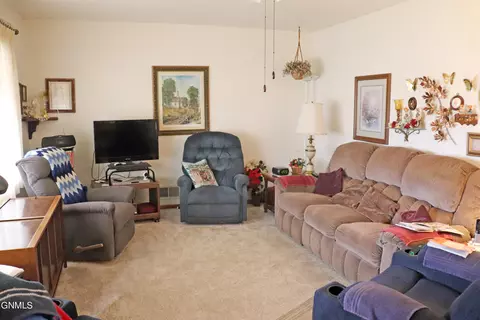 539 Gary Ave, Bismarck, ND 58501 photo 5