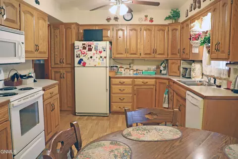 539 Gary Ave, Bismarck, ND 58501 photo 27