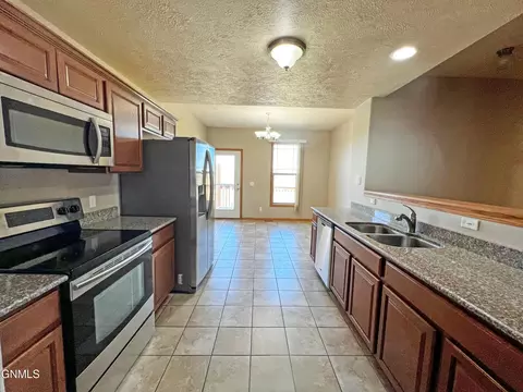 3113 Long Branch Ave, Williston, ND 58801 photo 10