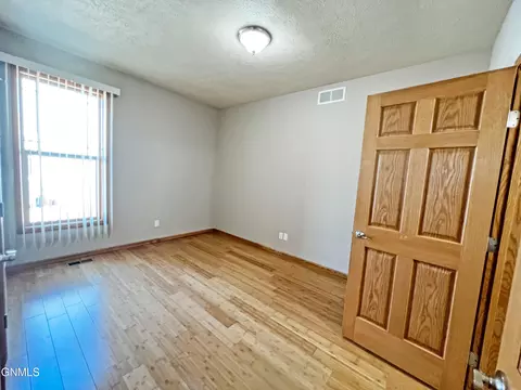 3113 Long Branch Ave, Williston, ND 58801 photo 12