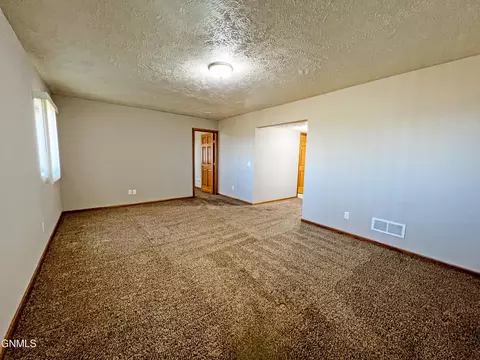 3113 Long Branch Ave, Williston, ND 58801 photo 21