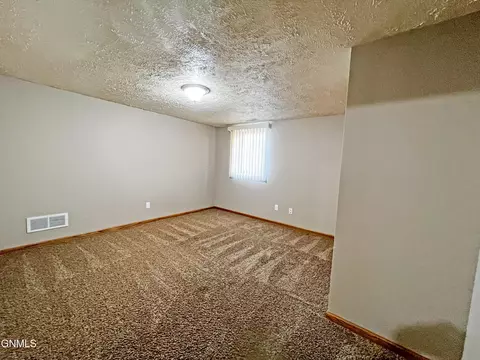 3113 Long Branch Ave, Williston, ND 58801 photo 17