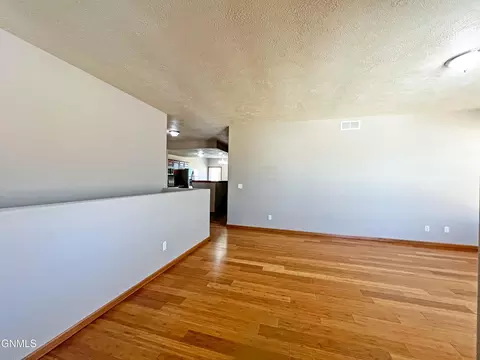 3113 Long Branch Ave, Williston, ND 58801 photo 7