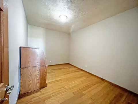 3113 Long Branch Ave, Williston, ND 58801 photo 8