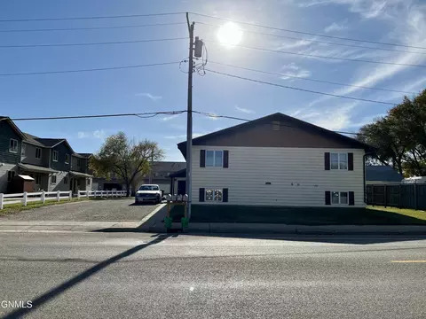 710 11th St E, Williston, ND 58801 photo 2