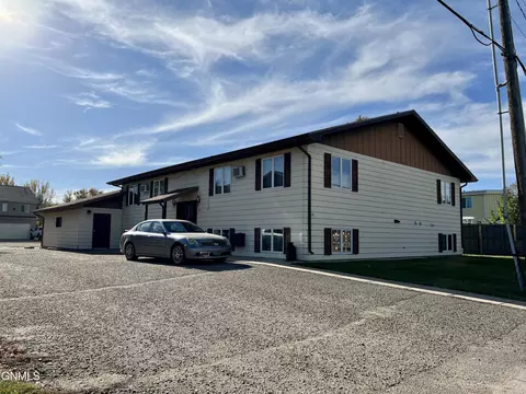 710 11th St E, Williston, ND 58801 photo 1