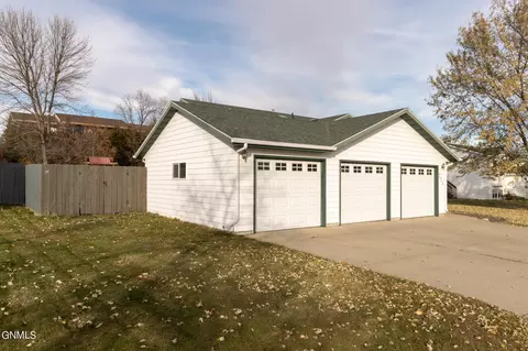 724 Calgary Ave E, Bismarck, ND 58503 photo 38