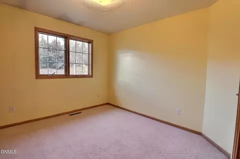 724 Calgary Ave E, Bismarck, ND 58503 photo 16