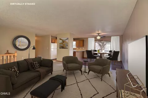 724 Calgary Ave E, Bismarck, ND 58503 photo 2