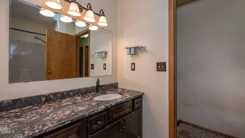 425 Highway 25, Center, ND 58530 photo 21