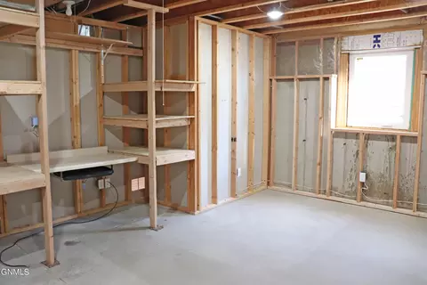 4412 Chamberlain Dr, Bismarck, ND 58503 photo 43
