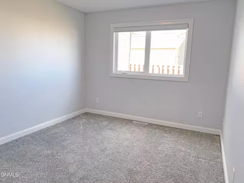 4412 Chamberlain Dr, Bismarck, ND 58503 photo 24