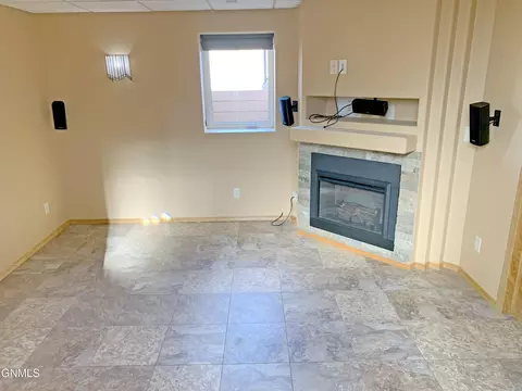 4412 Chamberlain Dr, Bismarck, ND 58503 photo 29