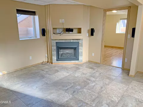 4412 Chamberlain Dr, Bismarck, ND 58503 photo 28