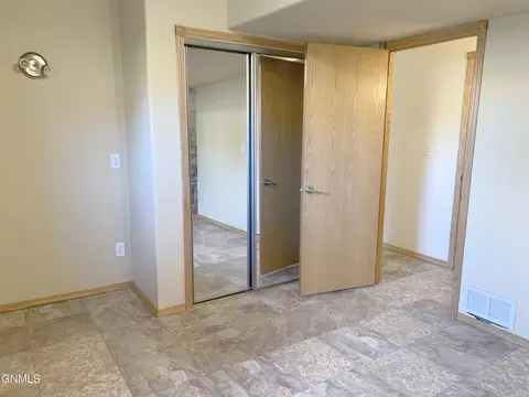 4412 Chamberlain Dr, Bismarck, ND 58503 photo 37
