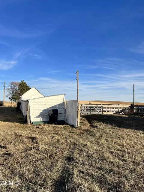 5890 73rd St SW, Leith, ND 58529