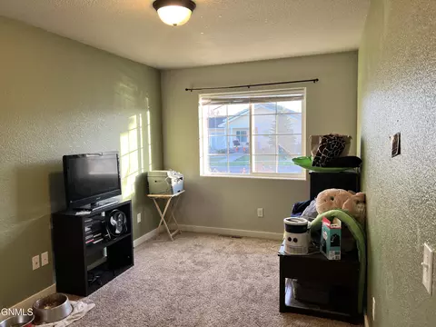 2818 24th St W, Williston, ND 58801 photo 9