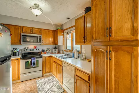 1019 E Bowen Ave, Bismarck, ND 58504 photo 14