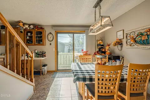 1019 E Bowen Ave, Bismarck, ND 58504 photo 12