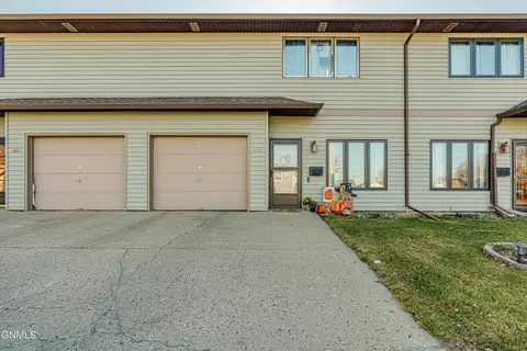 1019 E Bowen Ave, Bismarck, ND 58504 photo 2