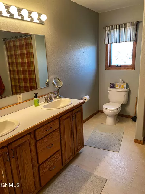 2990 40th St, Mandan, ND 58554 photo 28