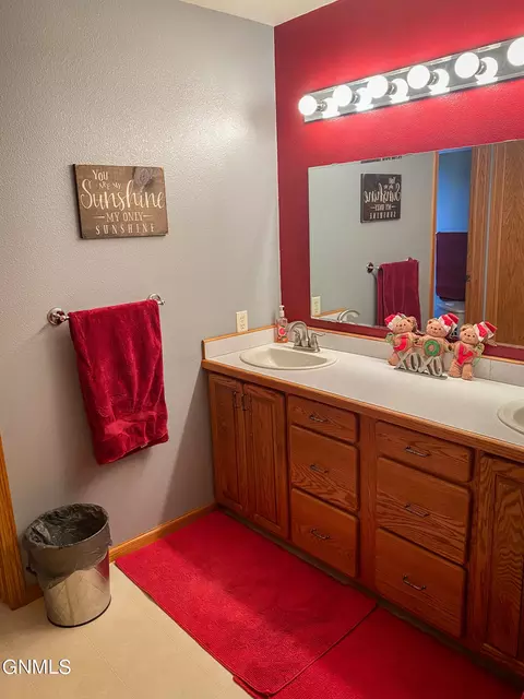 2990 40th St, Mandan, ND 58554 photo 29
