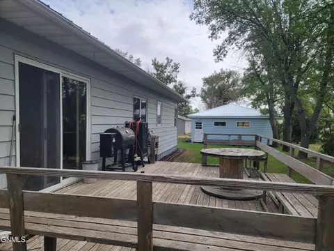 112 Jetson St, Grenora, ND 58845 photo 4