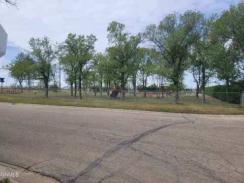 112 Jetson St, Grenora, ND 58845 photo 2