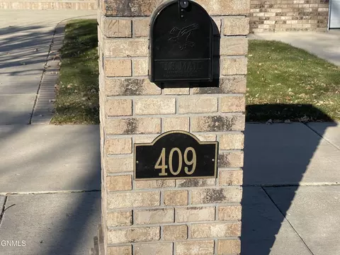 409 23rd Terrace Ter E, Williston, ND 58801 photo 3