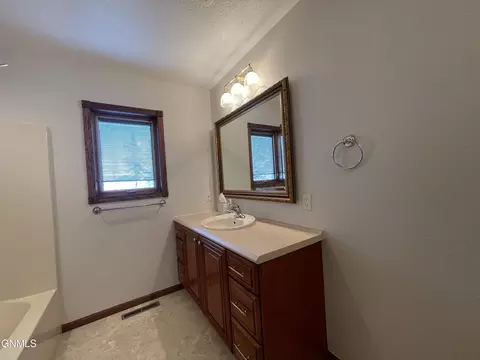 409 23rd Terrace Ter E, Williston, ND 58801 photo 25