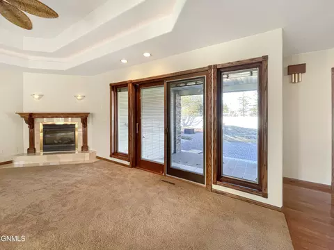 409 23rd Terrace Ter E, Williston, ND 58801 photo 8