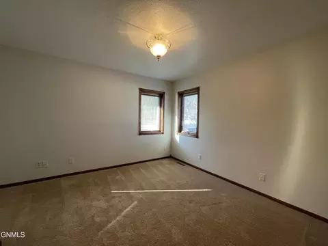 409 23rd Terrace Ter E, Williston, ND 58801 photo 28