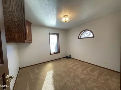 409 23rd Terrace Ter E, Williston, ND 58801 photo 22