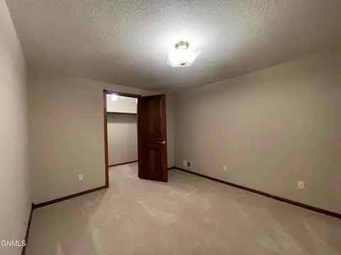 409 23rd Terrace Ter E, Williston, ND 58801 photo 39
