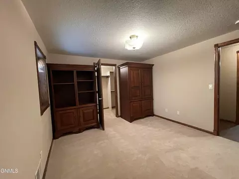 409 23rd Terrace Ter E, Williston, ND 58801 photo 44