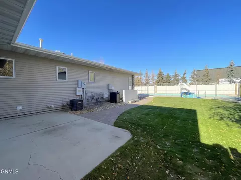 409 23rd Terrace Ter E, Williston, ND 58801 photo 56