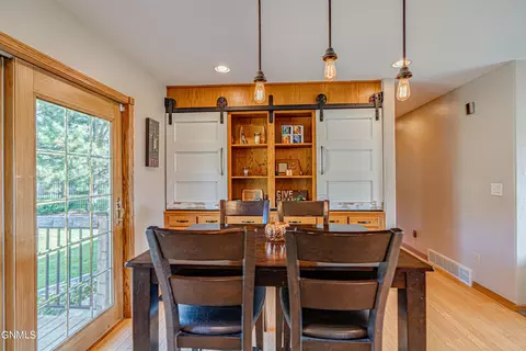 1306 Ash Coulee Dr, Bismarck, ND 58503 photo 12