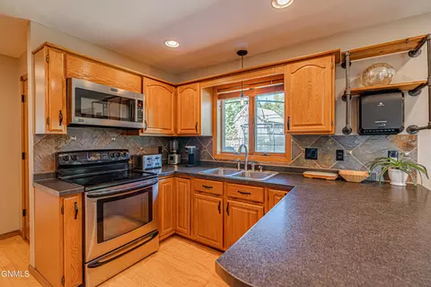 1306 Ash Coulee Dr, Bismarck, ND 58503 photo 14