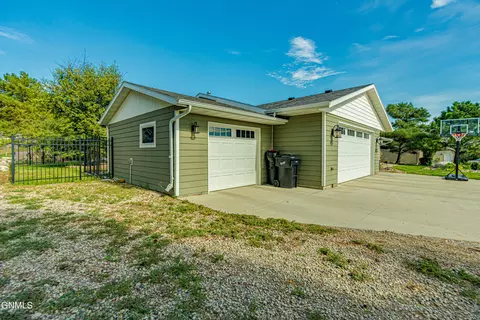 1306 Ash Coulee Dr, Bismarck, ND 58503 photo 103