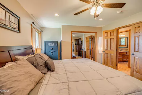 1306 Ash Coulee Dr, Bismarck, ND 58503 photo 26
