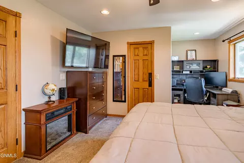 1306 Ash Coulee Dr, Bismarck, ND 58503 photo 27