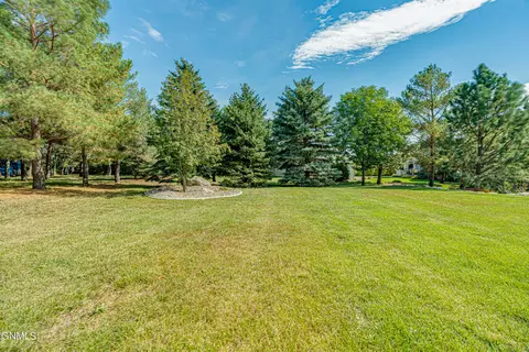 1306 Ash Coulee Dr, Bismarck, ND 58503 photo 81