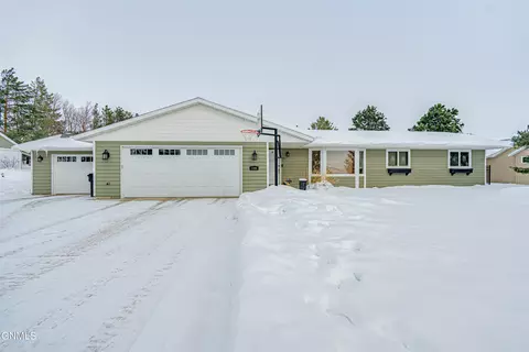 1306 Ash Coulee Dr, Bismarck, ND 58503 photo 1