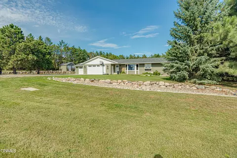 1306 Ash Coulee Dr, Bismarck, ND 58503 photo 95